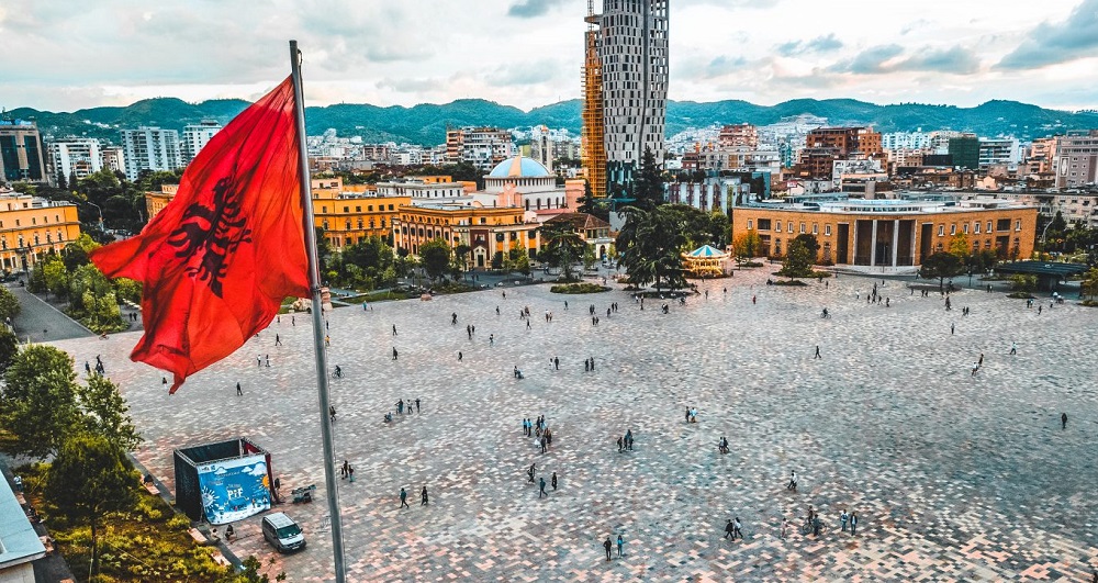 Tirana sot vlen sa Shqiperia e vitit 2006, prodhon 7.2 mld euro ne vit